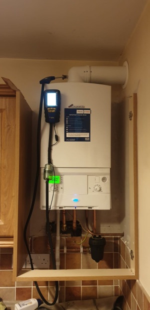 New high energy efficiency Worcester Bosch 30kW boiler with Bosch magnetic filter. The new boiler is supplied and fitted by EPC Plumbing & Heating with 10 year manufacturer's warranty in Corr an Tobair, Carrickmacross, County Monaghan, Ireland